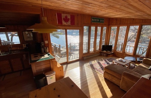 Honey Harbour Cottage | Life is better at the lake