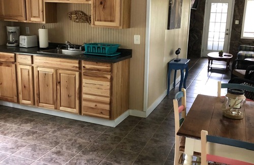 Luray Cottage | LIFE IS BETTER AT THE SHENANDOAH RIVER AT OUR COZY RIVERFRONT COTTAGE!