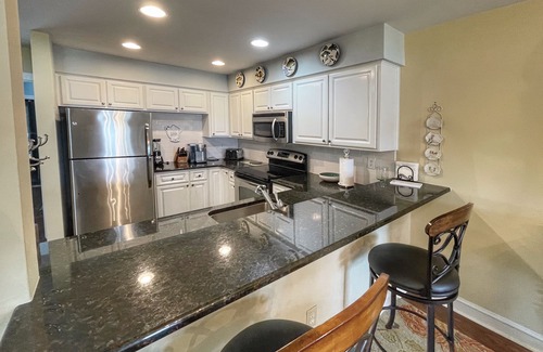 North Shore Cottage | Life Is Good at The Lake!