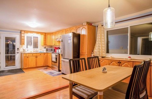 Ennismore Cottage | Life is Good Lakefront Cottage — 1.5h from Toronto