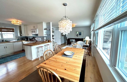 Stone Harbor House | "Life Is Swell" Duplex - Walking Distance To Beach & Downtown!