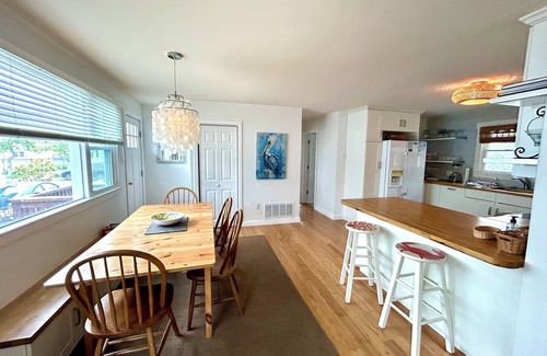 Stone Harbor House | "Life Is Swell" Duplex - Walking Distance To Beach & Downtown!