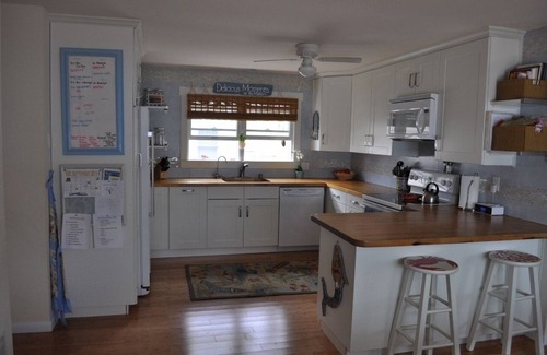 Stone Harbor House | "Life Is Swell" Duplex - Walking Distance To Beach & Downtown!