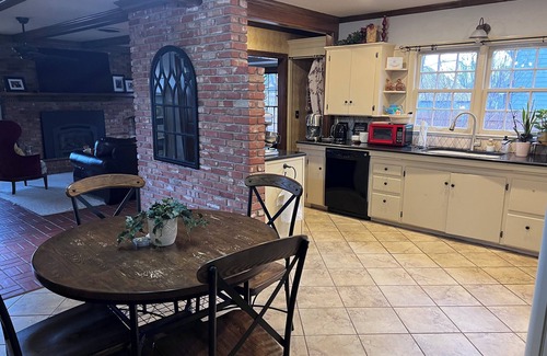 Elk City House | Life on Broadway