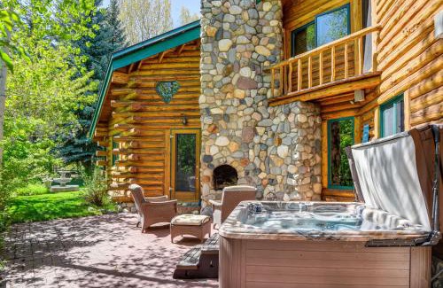 Hailey House | Life on Easy Street with Hot Tub 7 Mi to Dwtn!
