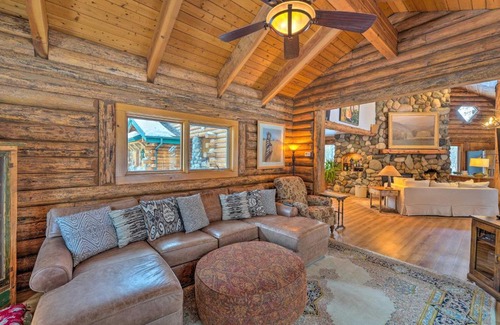 Hailey House | Life on Easy Street with Hot Tub 7 Mi to Dwtn!