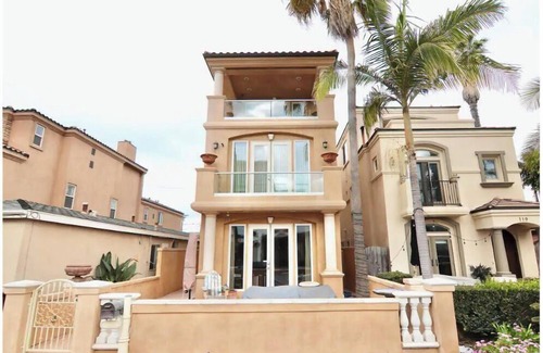 Santa Ana Heights House | Life’s a beach…house with gorgeous ocean&pier views. A few steps to the waves.,.