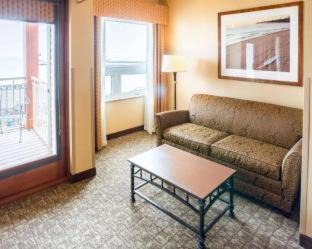 Canal Park Hotel | Lift Bridge Lodge, an Ascend Collection Hotel