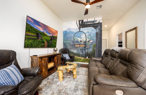 Vernal House | Lift House - Chair #7