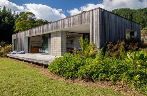 Tata Beach House | Ligar Escape - Golden Bay Holiday Home