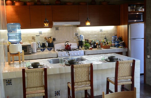 Luis Jimenez Figueroa House | Light, airy and modern comforts in the historic center
