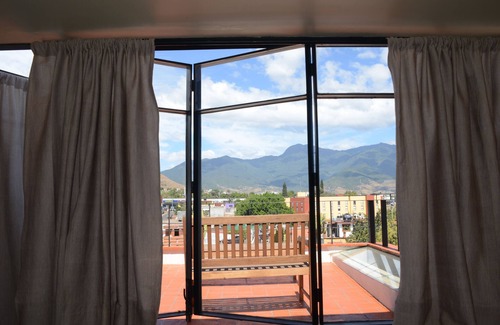 Luis Jimenez Figueroa House | Light, airy and modern comforts in the historic center