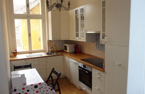 Zizkov Apartment | Light & airy flat near city center/Bright apartment in the center of Prague