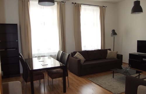 Zizkov Apartment | Light & airy flat near city center/Bright apartment in the center of Prague