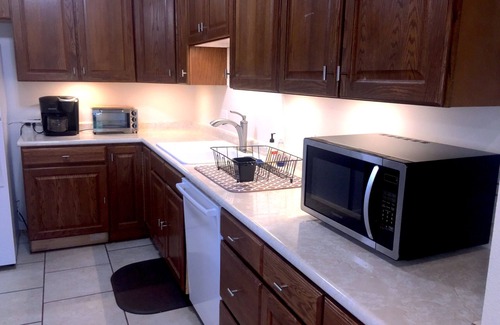 Broomfield House | Light and Airy 1,000 sqft. Private Space in Broomfield