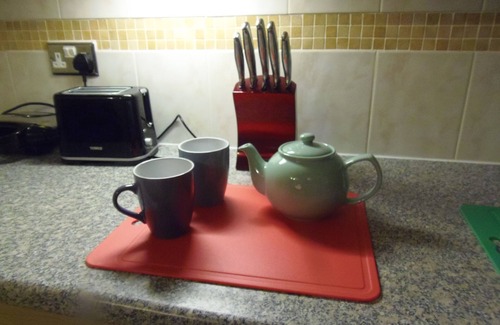 Leeds Apartment | Light and Airy 1 bed Flat With Large Basement Kitchen and Private Outside Area