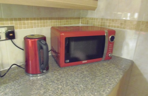 Leeds Apartment | Light and Airy 1 bed Flat With Large Basement Kitchen and Private Outside Area