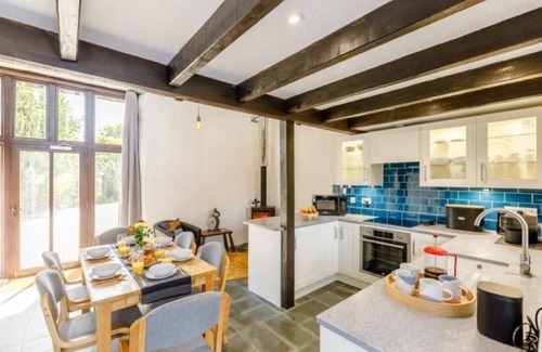 Umberleigh House | Light and airy traditional Devon Barn, pet friendly!