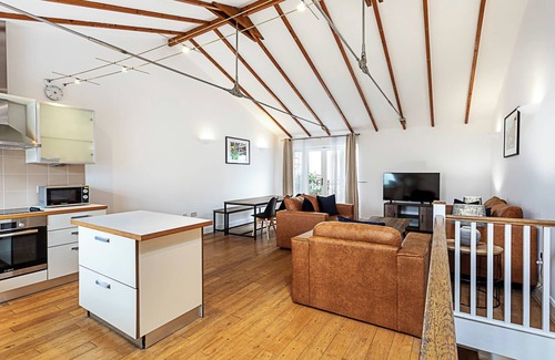 Hackney House | Light and Airy Upside Down House in Boho Hackney