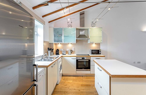 Hackney House | Light and Airy Upside Down House in Boho Hackney
