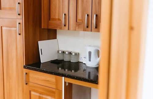Newton St Loe Apartment | Light and airy with parking nearby