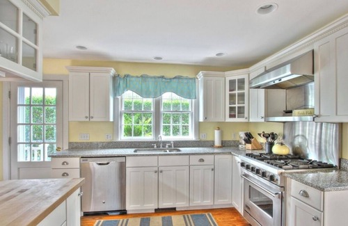 Nantucket House | Light and bright 4 bedroom home in the family friendly neighborhood of Naushop.