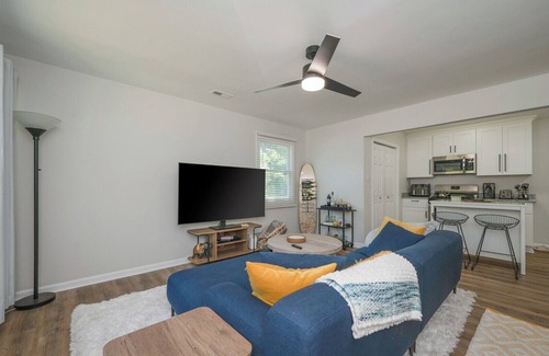 Bayview House | Light and bright beach house, one block from the bay!