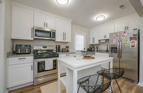 Bayview House | Light and bright beach house, one block from the bay!