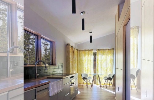 Seeley Lake Cabin | Light and Bright Cabin | Modern Stylings | WiFi | Smart TV