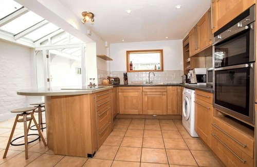 Cambridge House | Light and Open Victorian Home Close to City Centre