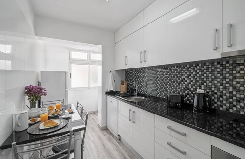 Santa Maria Maior Apartment | Light and sea views in the centre of Funchal, Alegria III