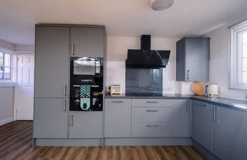 Bishops Waltham Apartment | Light and spacious loft apartment in town centre