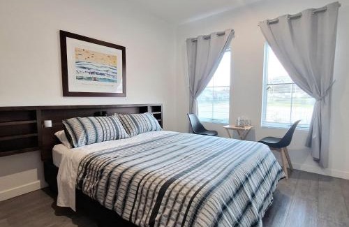 Tullimbar Bed & Breakfast | Light Blue