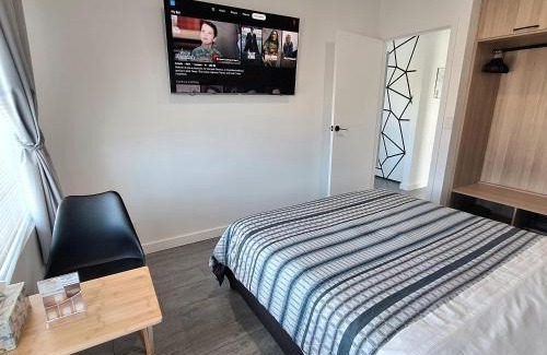 Tullimbar Bed & Breakfast | Light Blue