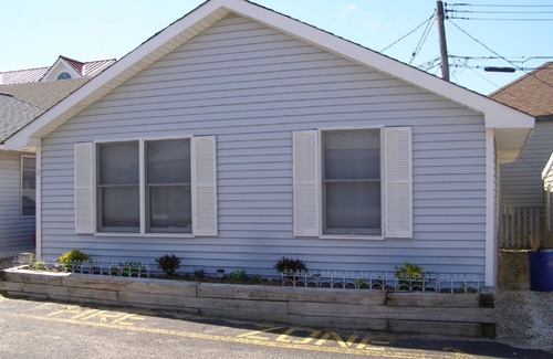 Wall Cottage | Light, Bright & Airy Ranch! 3rd house from the Beach & Jenkinson’s Boardwalk!