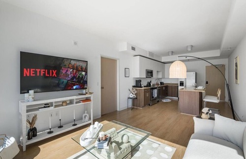 Beverly Hills Apartment | Light cozy 1bdr in Korea Town with gym & parking
