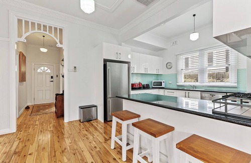 Turvey Park House | Light filled and spacious home in a central location