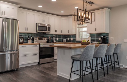 Ronda Apartment | Light-filled apartment in the Appalachian foothills and N Carolina wine country.