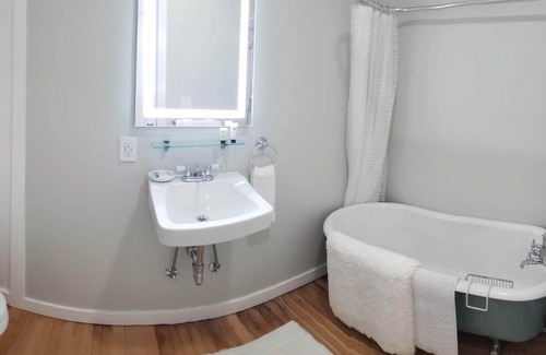 Centralia Apartment | Light filled downtown studio apartment with king bed.