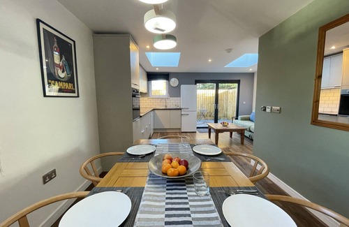 Stoke Bishop Apartment | Light-filled Eco-home with Patio