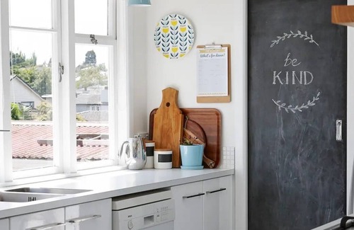 Greenlane - Ellerslie House | Light-filled Midcentury Family Bungalow