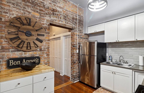 Dixon Park Apartment | Light-Filled Modern Home w/Parking Close to Forsyth by Lucky Savannah