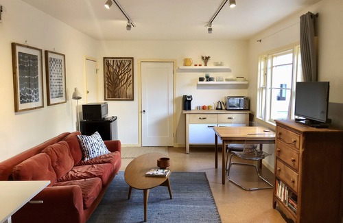 Emeryville House | Light-filled spacious home with lovely gardens