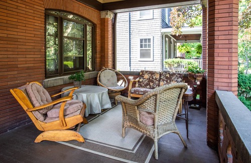East Avenue Apartment | Light-Filled Spacious 1 Bedroom