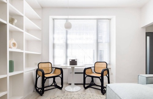 Earl's Court Apartment | Light-filled Studio with AirCon near Tube