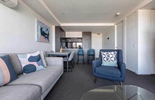 Hawthorn Apartment | Light Filled Stylish Living in Diverse Hawthorn