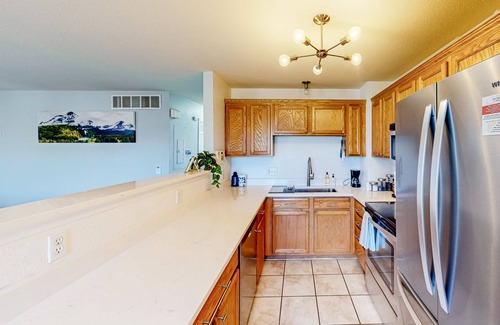 Englewood Condo | Light-filled suburban condo with balcony, near downtown & light rail