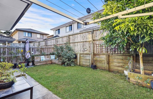 Bracken Ridge House | Light filled townhouse