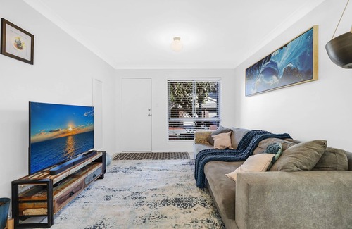 Bracken Ridge House | Light filled townhouse