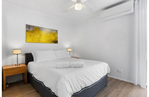 Blue Bay Apartment | Light filled Villa Moments to the Beach